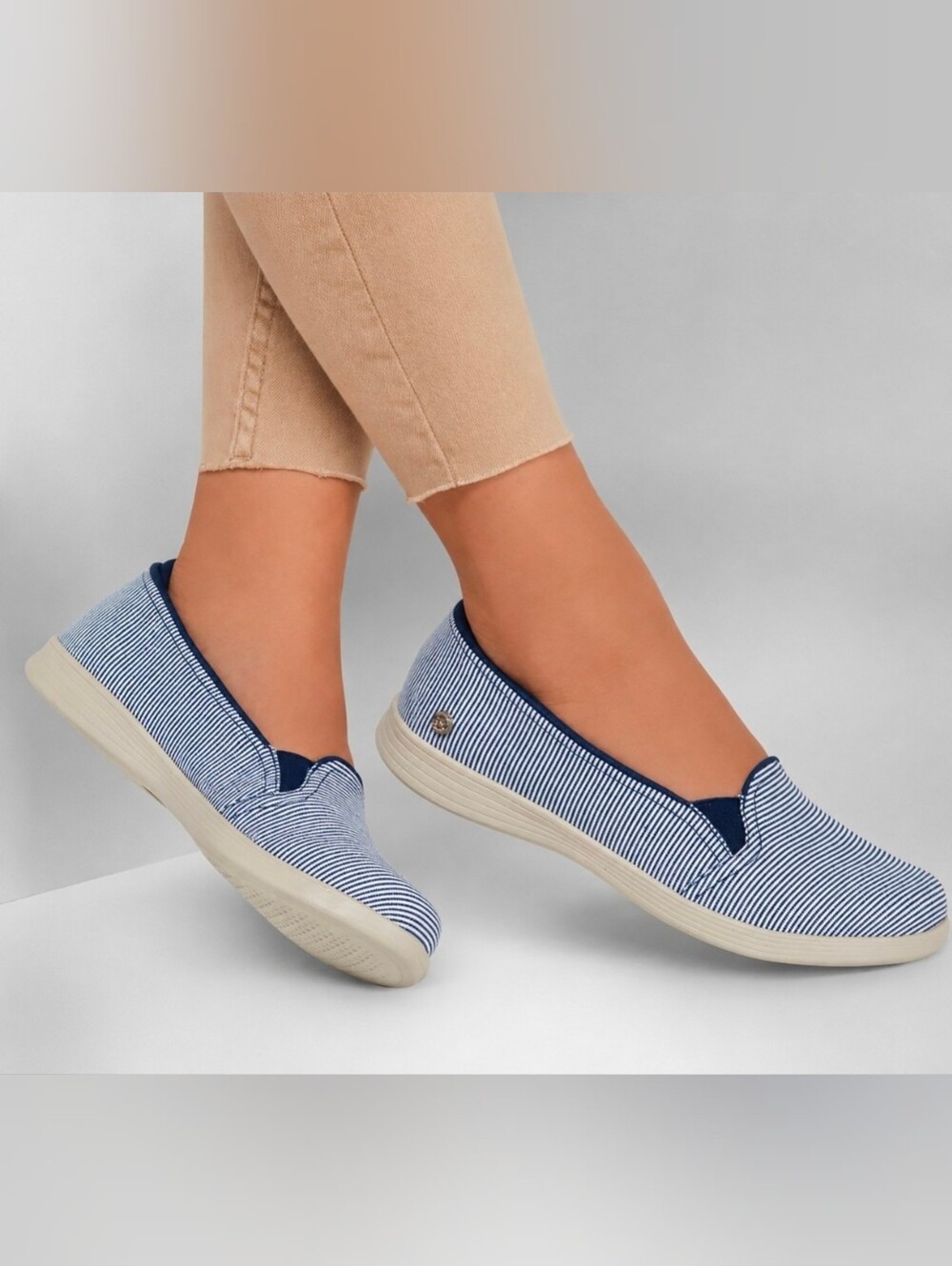 Skechers On-The-Go Dreamy - Sea Breeze is a casual slip-on skimmer flat Sz 8.5